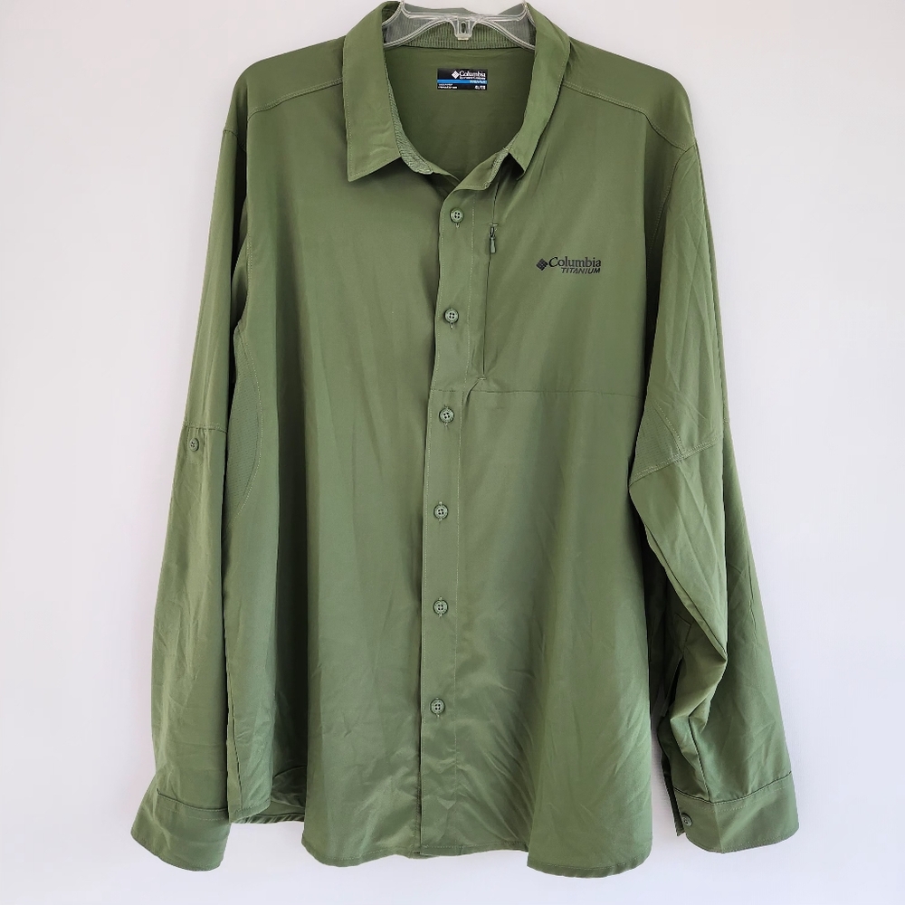 Columbia Green Button-Up Shirt